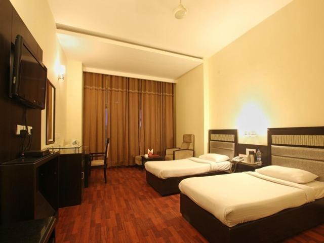 Eagle Motel Rājpura Esterno foto